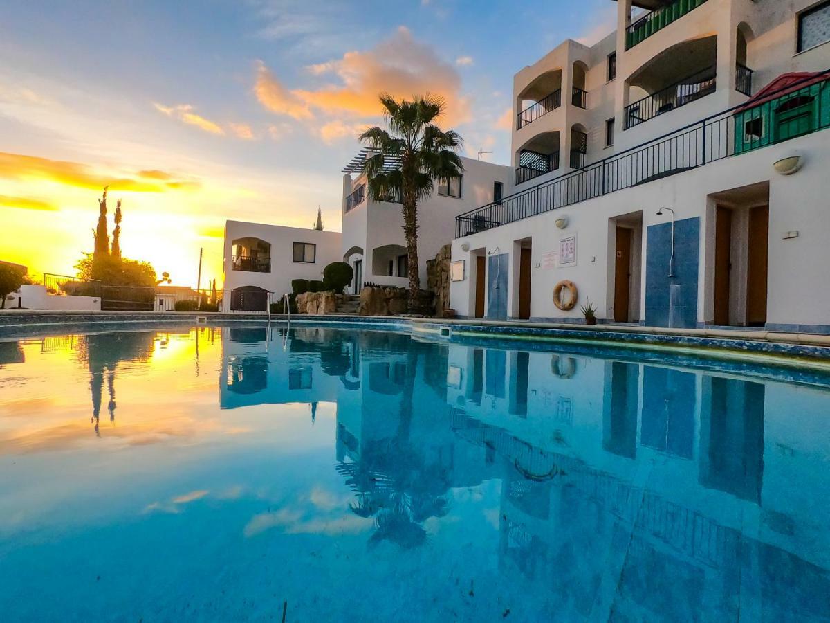 Ron'S Pergola Apartment Пафос Экстерьер фото
